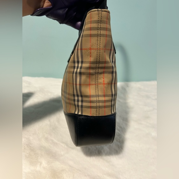 Burberry shoulder bag in nova checked plaid & black leather. Authentic pre-owned - Picture 5 of 9